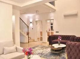 LuxuryHouse-3BR-Free Car & Driver-Balcony-WiFi