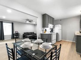 Charming Two Bedroom Sleeps 6! Close To Strip!