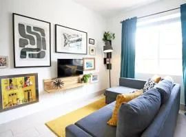 2 Bedroom Apartment 3 Minute Walk to South Beach & Ocean Drive