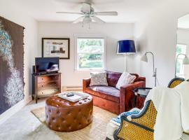 Walk to Beach Pet-Friendly Gem in Scotland!，位于Ridge的酒店