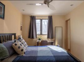 Energy-Efficient Oasis Cozy Near DT Boulder and trails，位于博尔德的酒店