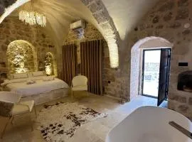 Miri Cave Suite