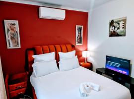 3 bedroom garden house in Tableview，位于泰布尔维尤的酒店