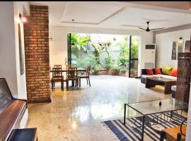 4 Bedroom Stylish Private Residence in Colombo 07，位于科伦坡的酒店