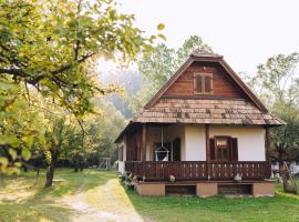 Kacor Guesthouse，位于Lunca de Sus的酒店