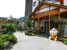 Zhangjiajie Forest Park Youth Hostel