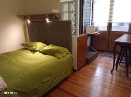 Habitación doble baño privado centro histórico de Valparaíso，位于瓦尔帕莱索的胶囊旅馆