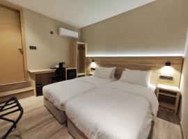 Nuvo Hotel，位于斯里巴加湾市的酒店
