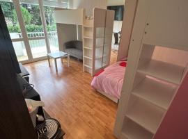 Géante Chambre Privative avec Balcon pour Groupe，位于卡斯特尔的酒店