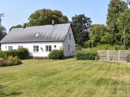 Holiday Home Tomelilla Vii，位于Bollerup的酒店