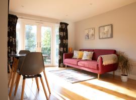 Stylish one bed apartment in the Stroud Valleys，位于Brimscombe的高尔夫酒店