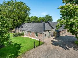 Nice Home In Spjald With 6 Bedrooms，位于Videbæk的酒店