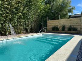 Complejo 421，位于皮里亚波利斯的带泳池的酒店