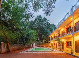Hotel De Jardin Pondicherry with Swimming Pool，位于蓬蒂切里的酒店