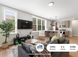 2 Bed & 3 Bath Chicago Condo，位于芝加哥的酒店