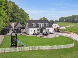 Four-Bedroom Holiday Home In Juelsminde，位于尤尔斯明讷的酒店