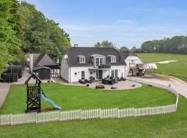 Four-Bedroom Holiday Home In Juelsminde