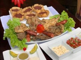 Hotel y Restaurante Alexandra，位于Santa Rita的酒店