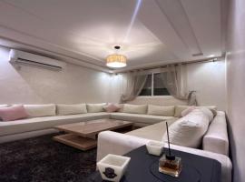 Jolie appartement à Ifrane calme et spacieux，位于伊夫兰的酒店