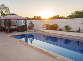 Hubstay - Blue Harmony Villa in Protaras - 5 min Walk to the Beach，位于帕拉利米尼的酒店