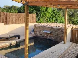 Tiny house avec piscine à Figari