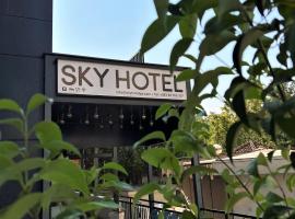 Sky Hotel，位于普里兹伦的酒店