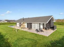 Four-Bedroom Holiday Home In Sydals