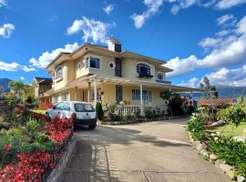 Casa de lujo moderna y amplia，位于昆卡的酒店