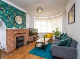 Spacious 3BR Home with Driveway Near NEC & Airport