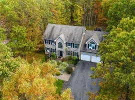 Mohawk-Kudil in Poconos ! Private Pool-Hot Tub-Lake Access-Game Room