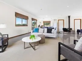 Acreage Farm Stay Cottage by Ready Set Stay