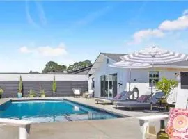 Relaxing Palmer Farmhouse Pool Hot Tub Putting