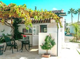 Tiny house 12m2 in holiday park with 55 m2 pool