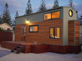 Folktales Rest - Tiny House Unique Stay，位于埃斯佩兰斯的小屋