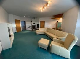 Monteurwohnung , 4 Schlafzimmer, 130qm, Balkon, einzige Wohneinheit im Haus, Parkplatz，位于波金格的酒店