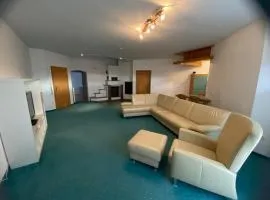 Monteurwohnung , 4 Schlafzimmer, 130qm, Balkon, einzige Wohneinheit im Haus, Parkplatz