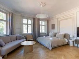 Spacious Apartment on Lively & Vibrant Street