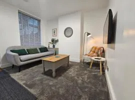 Newly Renovated 2Bed with Garden & Parking