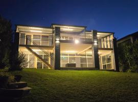 The Nautilus at Lake Macquarie，位于Mannering Park的酒店
