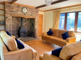 Beautiful 5BR House near Gretna Green with Garden Pass the Keys