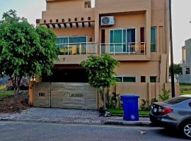 Haven Lodge, cheerful 3BR in Bahria Enclave Islamabad，位于伊斯兰堡的度假屋