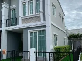 Thai Family Home