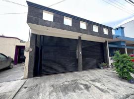 Full house in a quiet and central neighborhood，位于圣地亚哥的酒店