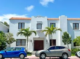 6 Bedroom Villa with Pool & Parking in Heart of South Beach Miami