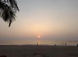 Sun Klssed Gokarna Beachside