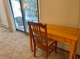 Secluded Au Sable River Home，位于格雷灵的酒店