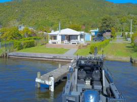 Classic Rotoiti Lakefront，位于Rotoiti的酒店