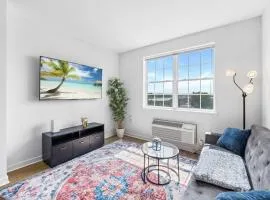 Family Friendly Deluxe 2 Bedroom Condo Only 25 mins to Soho