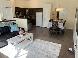 4br Crew House - Big, Bright, Modern, Fully Stocked，位于大草原城的酒店