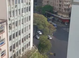 Centro, apto inteiro, rua São Paulo com Afonso Pena